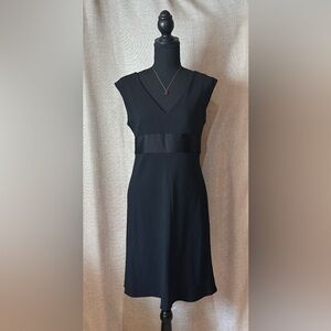 Ann Taylor•v-neck little black dress•women’s 6 petite•acetate/rayon blend•black